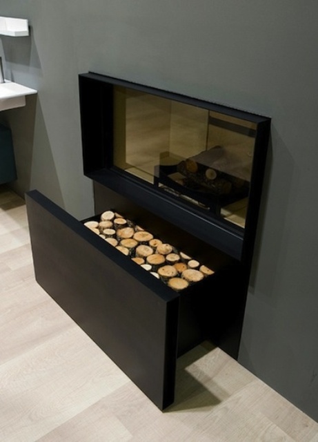 un caminetto da incasso minimalista con un cassetto per la legna da ardere sotto è un'idea elegante e alla moda per uno spazio moderno ed è molto laconico