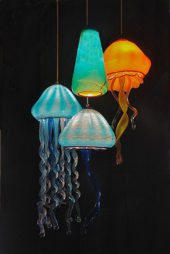 fantastiche lampade a sospensione colorate ispirate alle meduse come queste faranno sentire la tua stanza come in fondo al mare