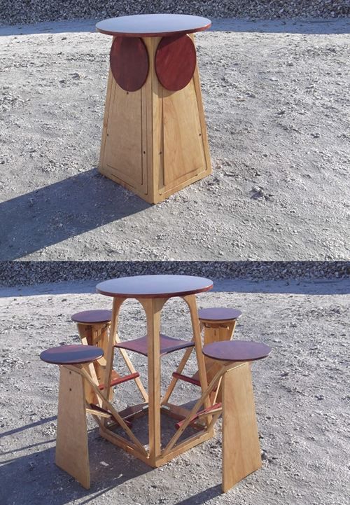 un tavolino con sgabelli nascosti che possono essere piegati è un'ottima idea per qualsiasi piccolo spazio esterno