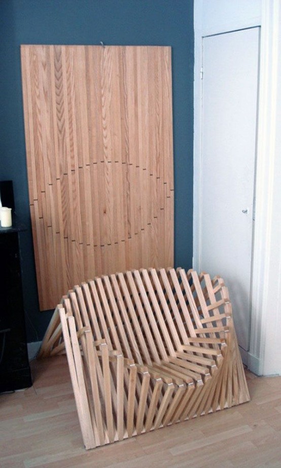 una sedia pieghevole unica che può essere piegata in una superficie piana è un'ottima idea per qualsiasi piccolo spazio ed è facile da trasportare
