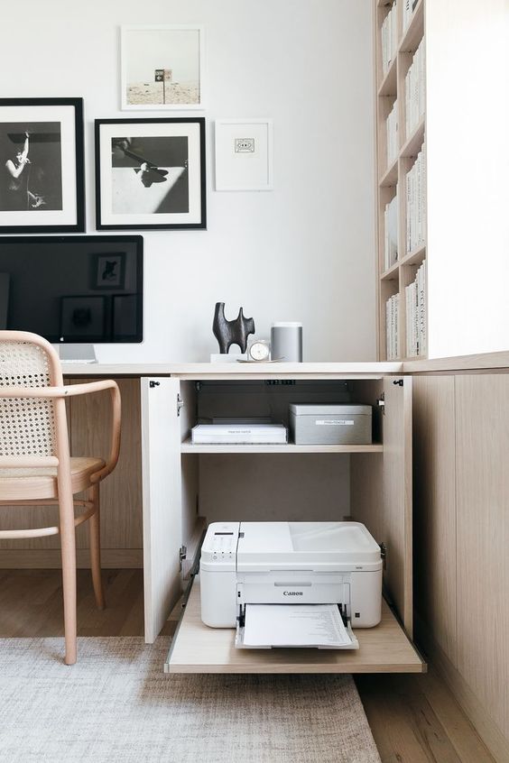 un mobile con una stampa nascosta è una bella idea per organizzare mantenendo il tuo spazio minimalista e pulito