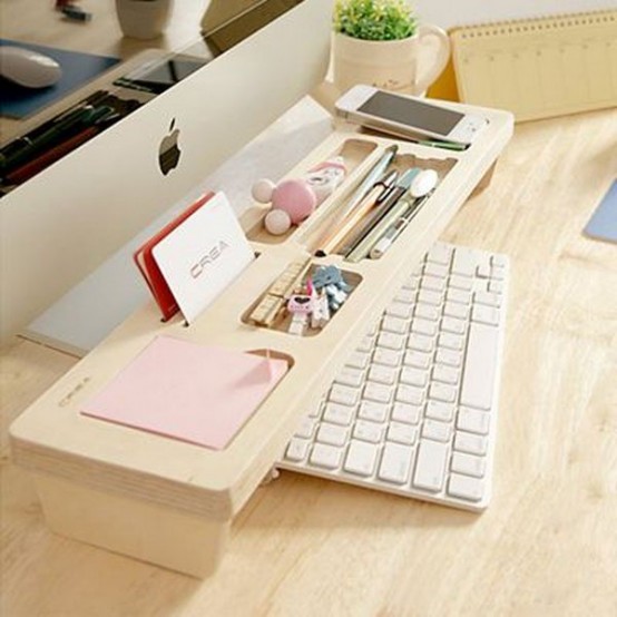 un mini supporto da ufficio semplice per varie cose, puoi nascondere la tastiera sotto di esso