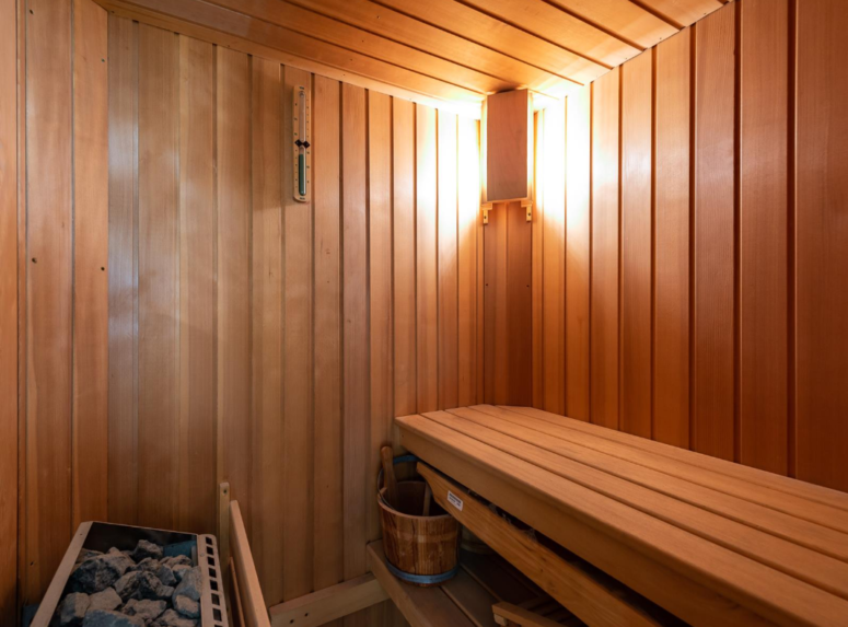 Il bagno include una sauna per un completo relax