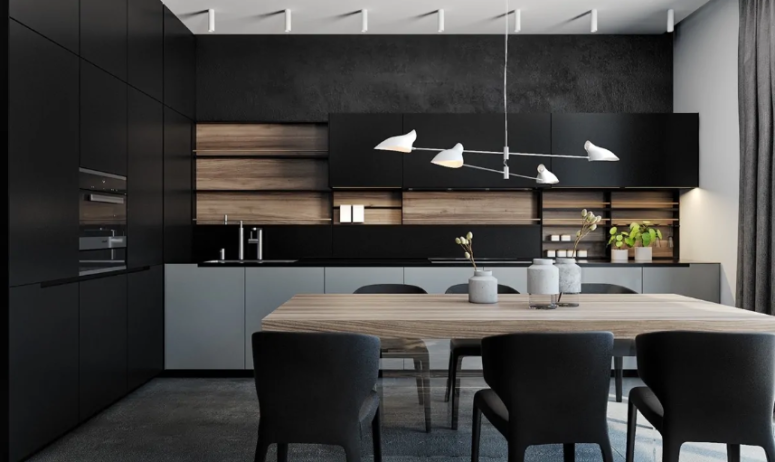 una cucina nera moderna minimalista resa più accogliente e accogliente con un alzatina in legno e un tavolo in legno accanto