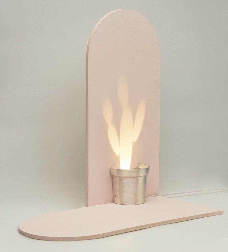Un tale design rende la lampada meno costosa e aiuta a risparmiare spazio