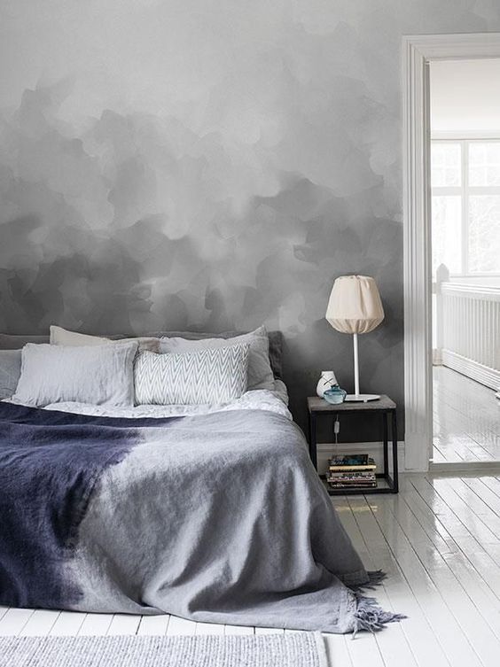 un muro grigio ombre può essere facilmente ricreato nella tua camera da letto, è un bel colore rilassante e un modo alla moda di lavorare con il colore