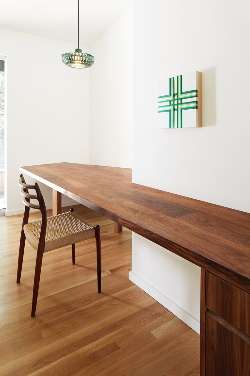Tavolo moderno in legno