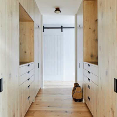 Raffinata casa rivestita di cedro con interni in legno
