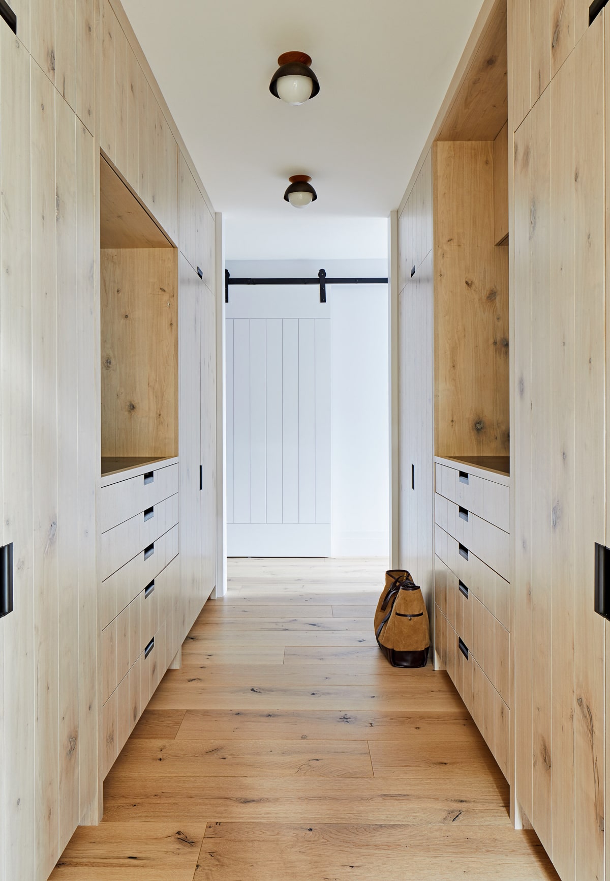 Raffinata casa rivestita di cedro con interni in legno