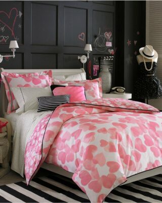 Camera da letto nera e rosa