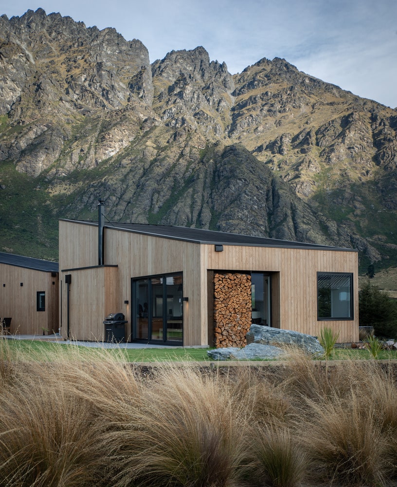 Casa alpina moderna che si fonde con il paesaggio